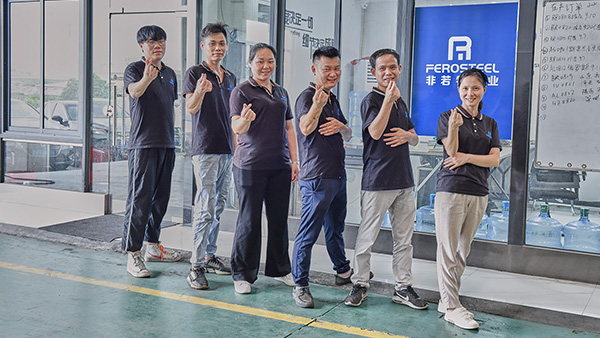 車間員工合影-非若特鋼業(yè)