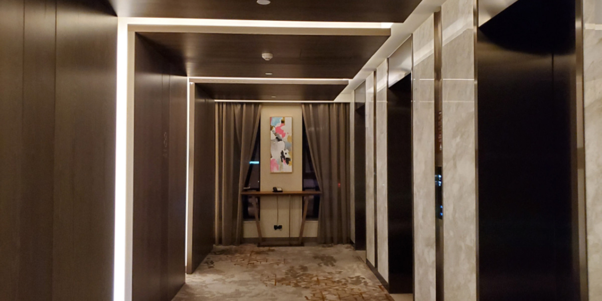 非若特彩色不銹鋼材料在希爾頓酒店室內(nèi)外裝飾得到應(yīng)用